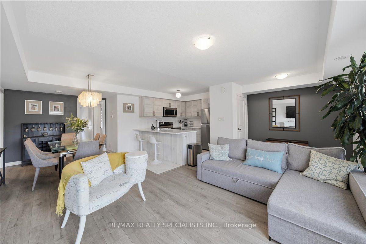 Photo 4 of 32 Magnolia Lane, Barrie, Innis-Shore — HOMEH