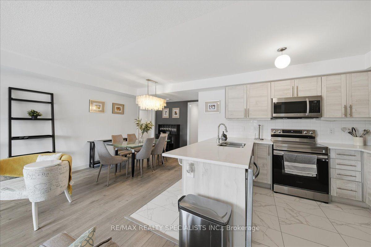 Photo 7 of 32 Magnolia Lane, Barrie, Innis-Shore — HOMEH