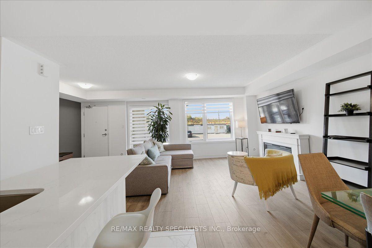 Photo 9 of 32 Magnolia Lane, Barrie, Innis-Shore — HOMEH