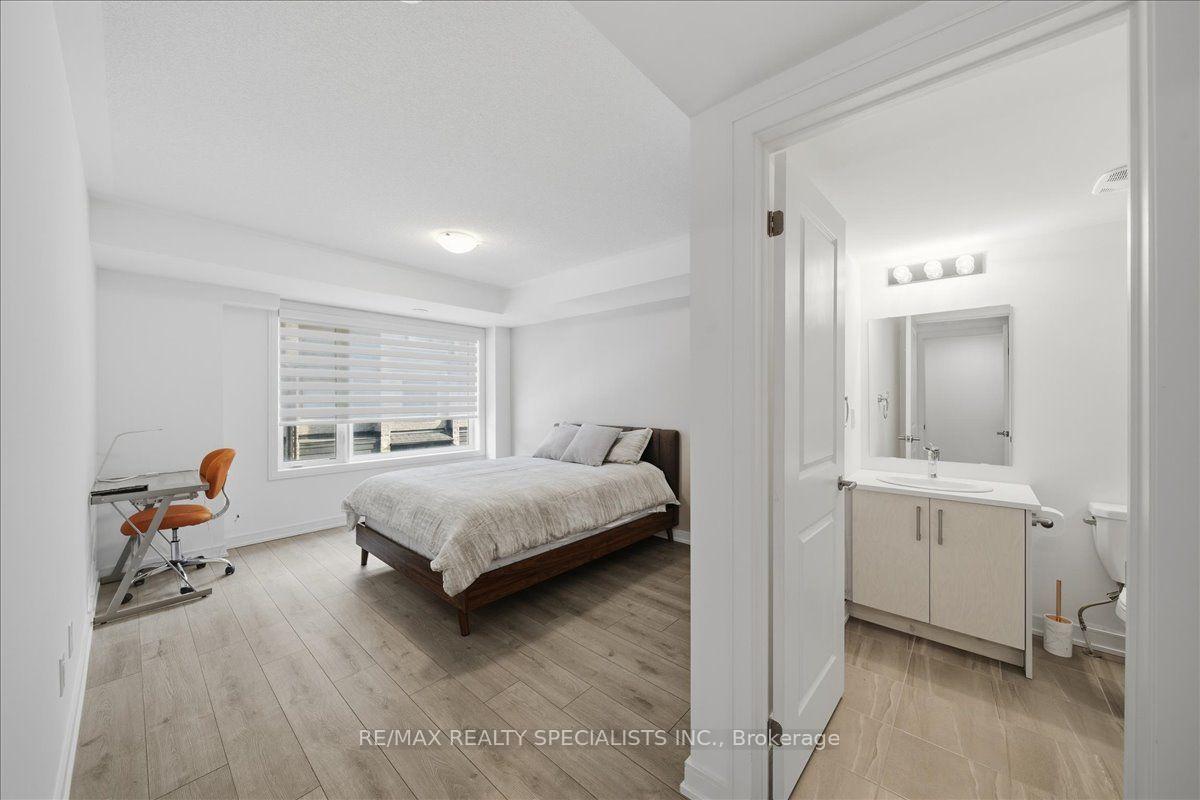 Photo 11 of 32 Magnolia Lane, Barrie, Innis-Shore — HOMEH