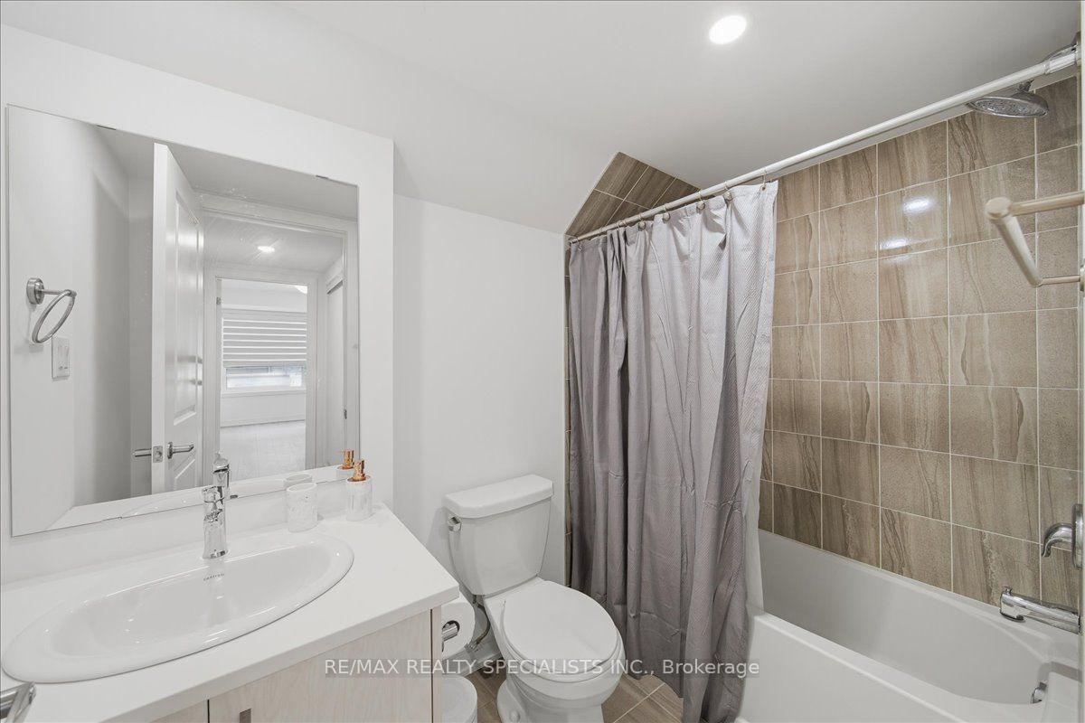 Photo 16 of 32 Magnolia Lane, Barrie, Innis-Shore — HOMEH