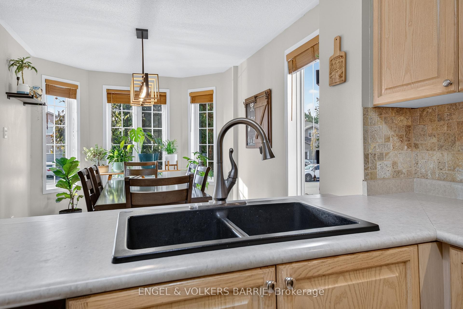 Photo 6 of 40 Willow Drive, Barrie, Holly — HOMEH