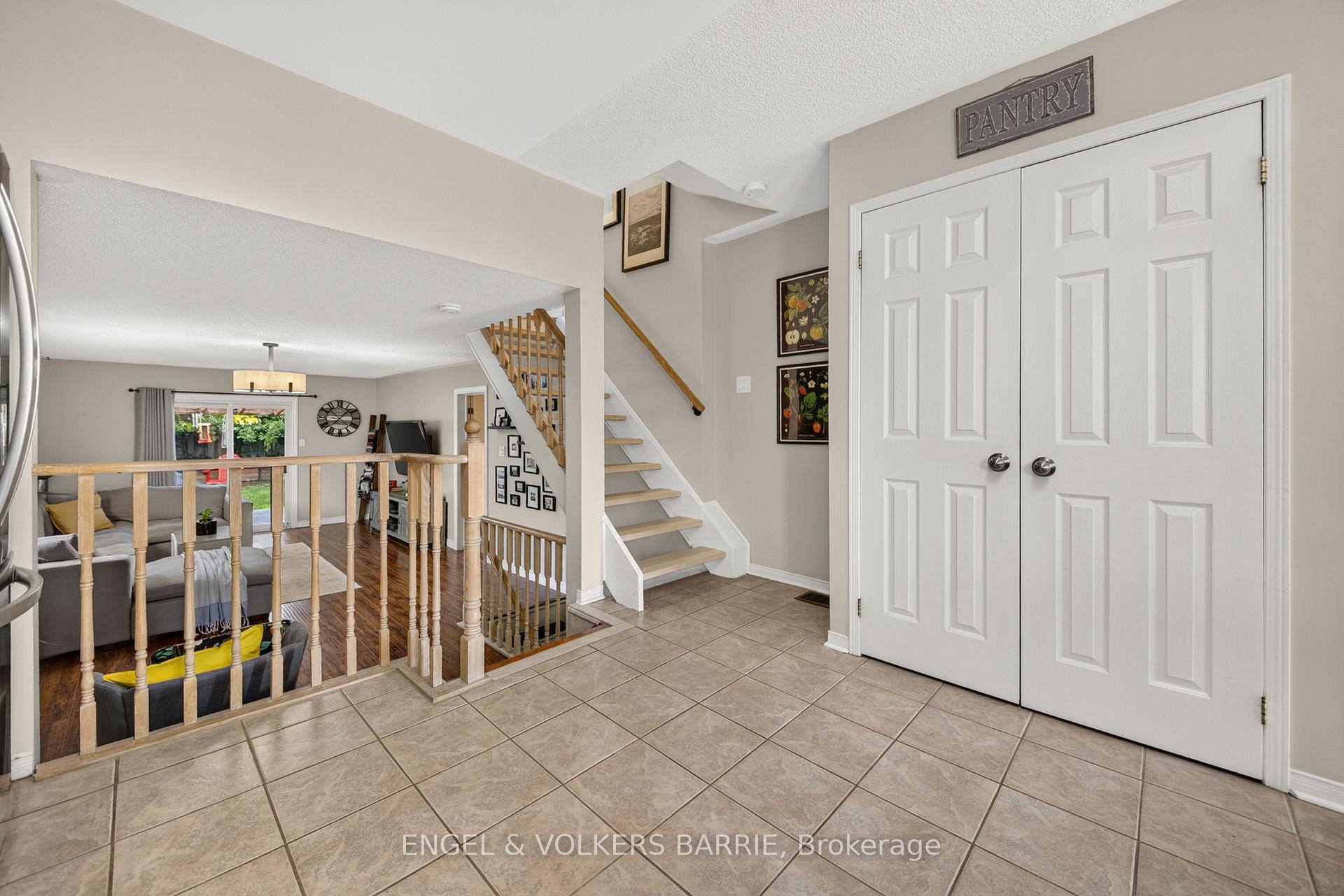 Photo 7 of 40 Willow Drive, Barrie, Holly — HOMEH
