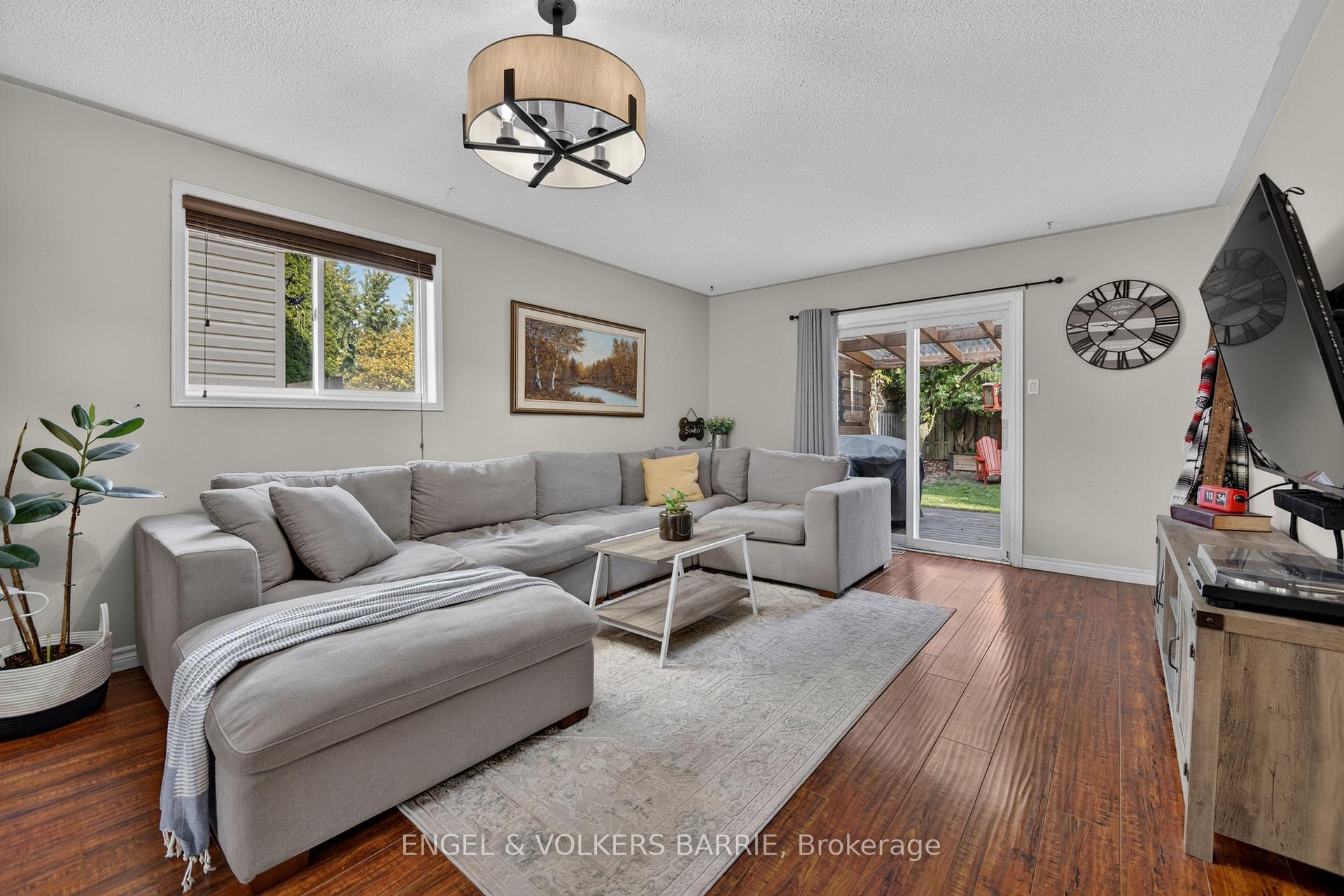 Photo 14 of 40 Willow Drive, Barrie, Holly — HOMEH