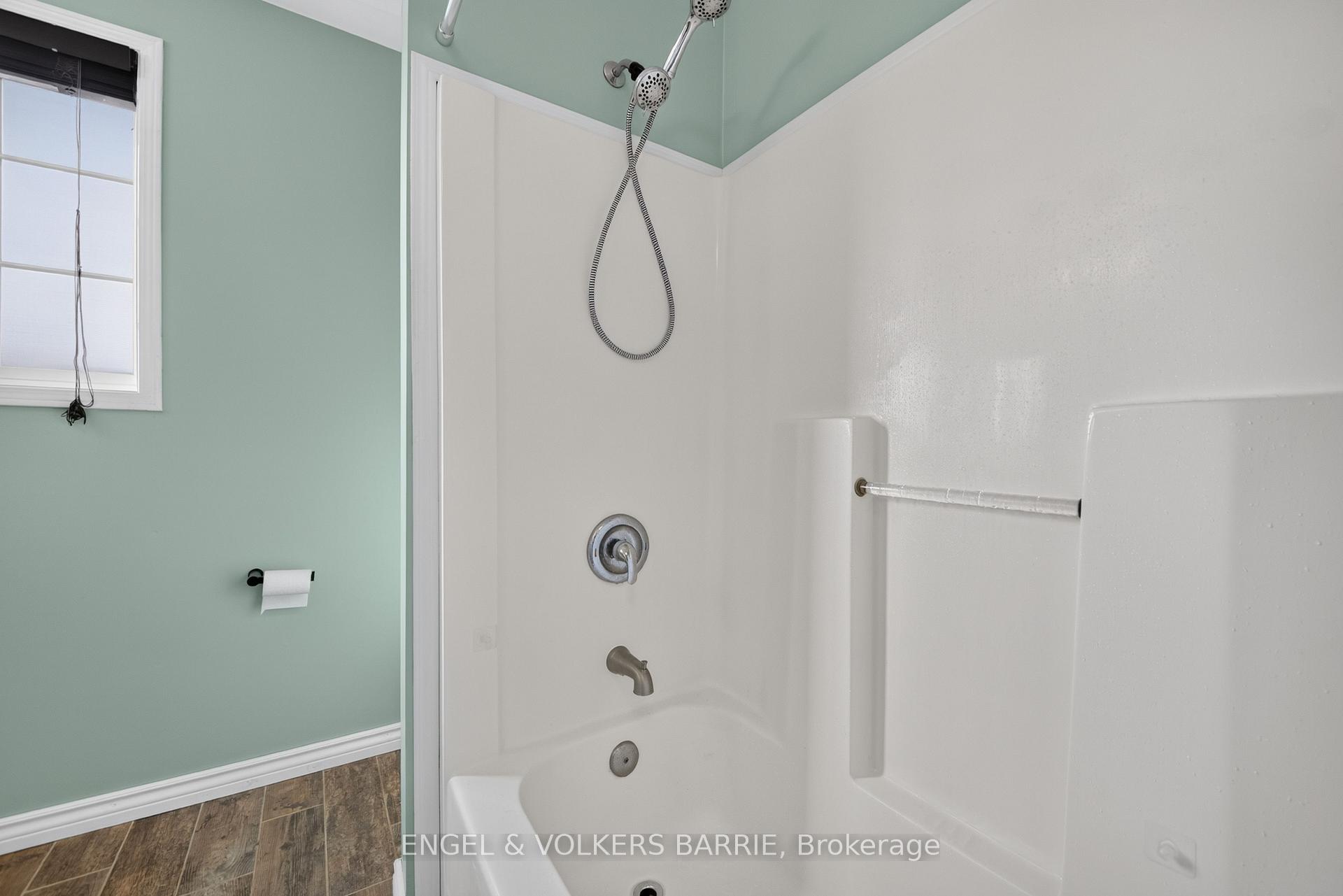 Photo 20 of 40 Willow Drive, Barrie, Holly — HOMEH