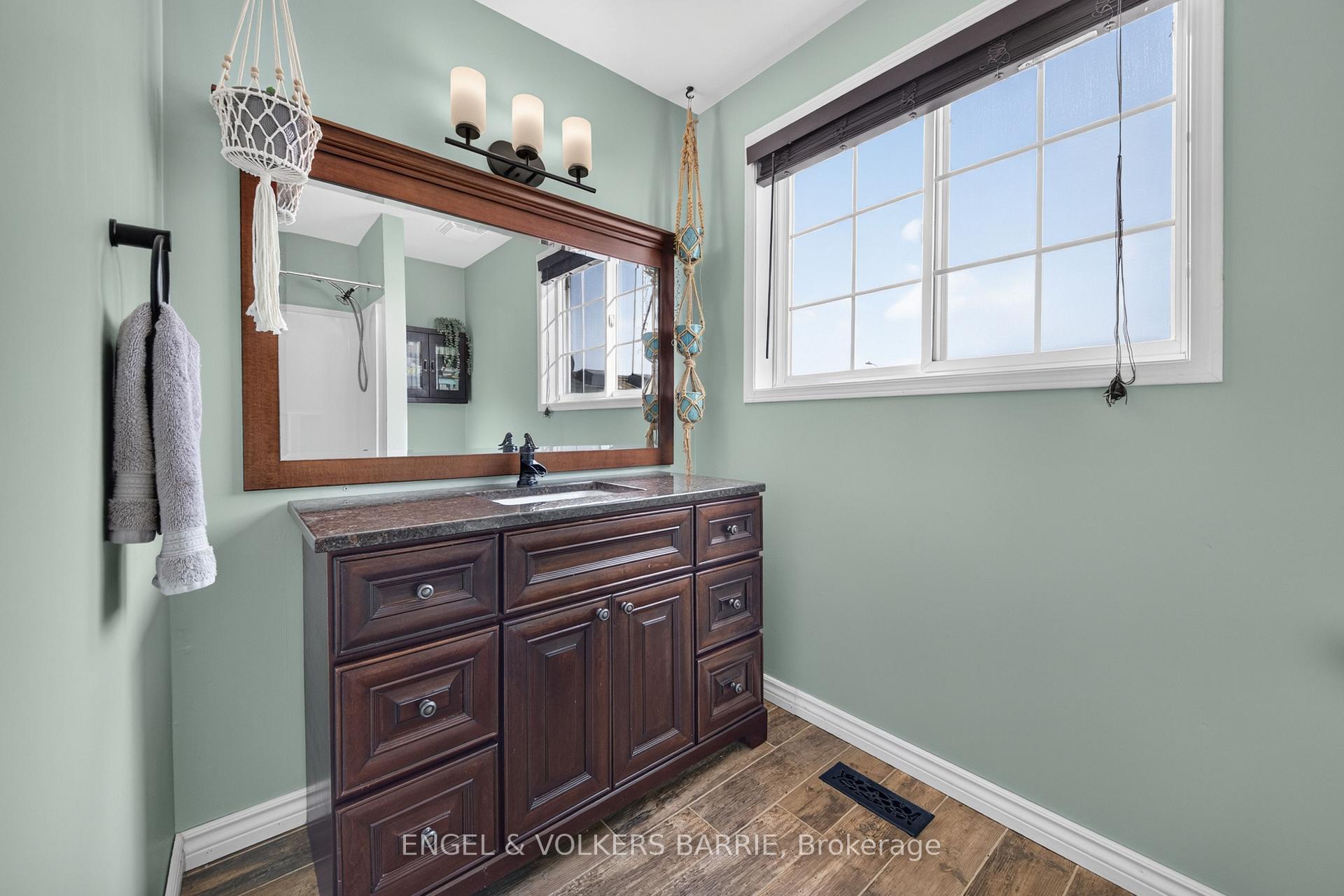 Photo 21 of 40 Willow Drive, Barrie, Holly — HOMEH