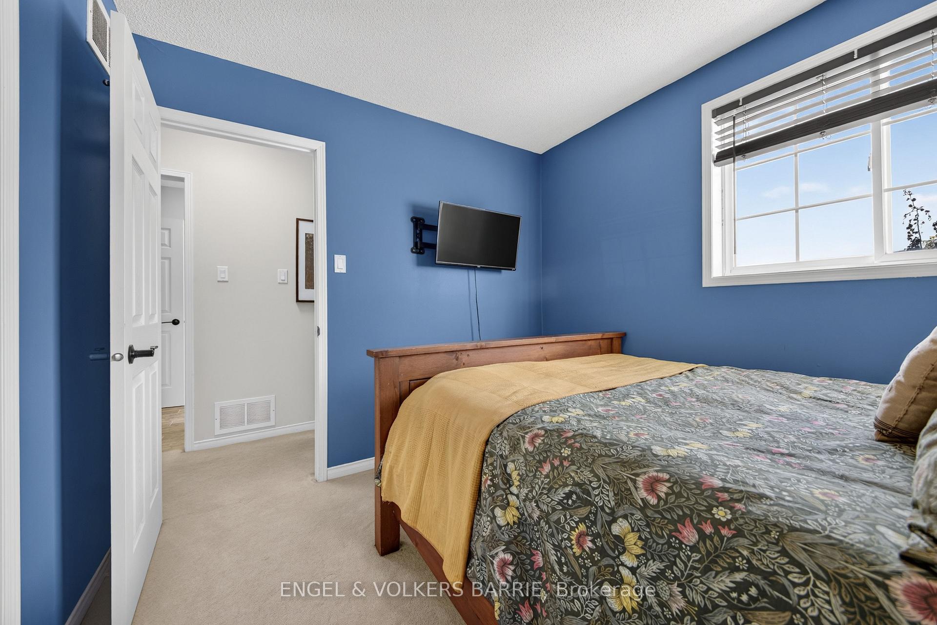 Photo 23 of 40 Willow Drive, Barrie, Holly — HOMEH