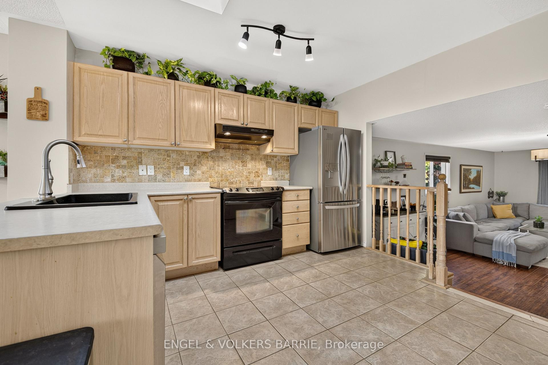 Photo 38 of 40 Willow Drive, Barrie, Holly — HOMEH