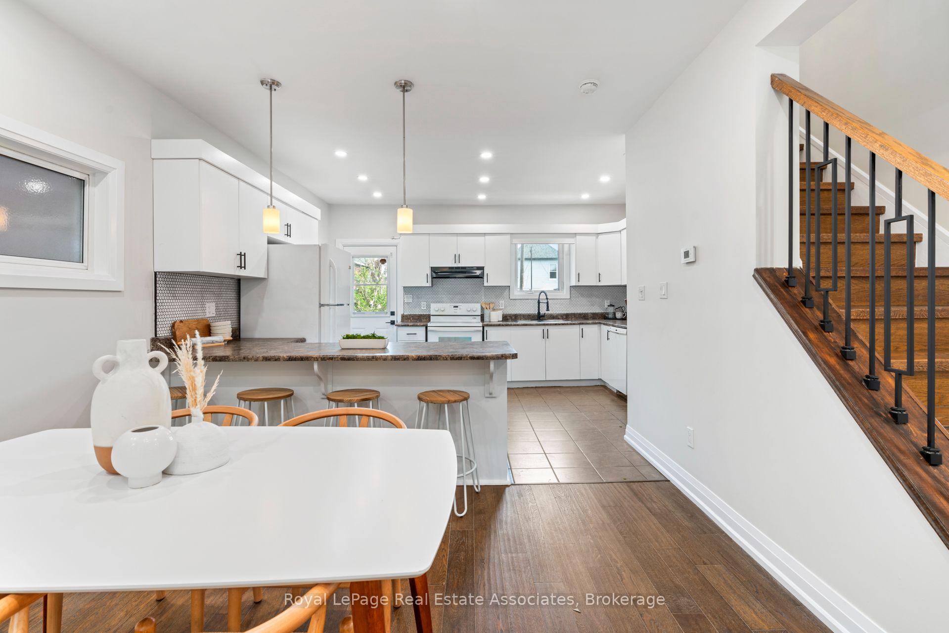 Photo 6 of Unit Upper, 23 Somerset Avenue, Hamilton, Stipley — HOMEH