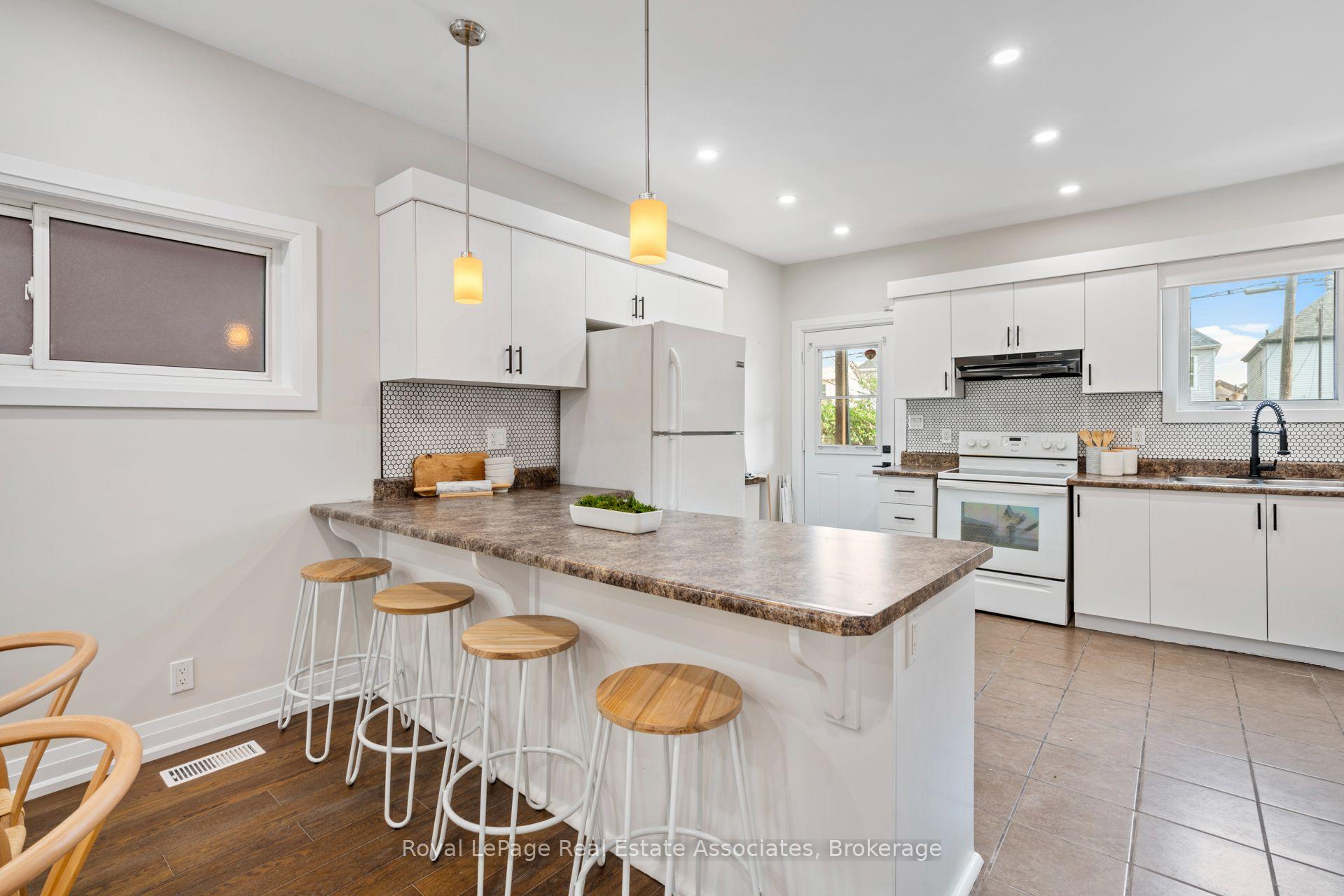Photo 7 of Unit Upper, 23 Somerset Avenue, Hamilton, Stipley — HOMEH