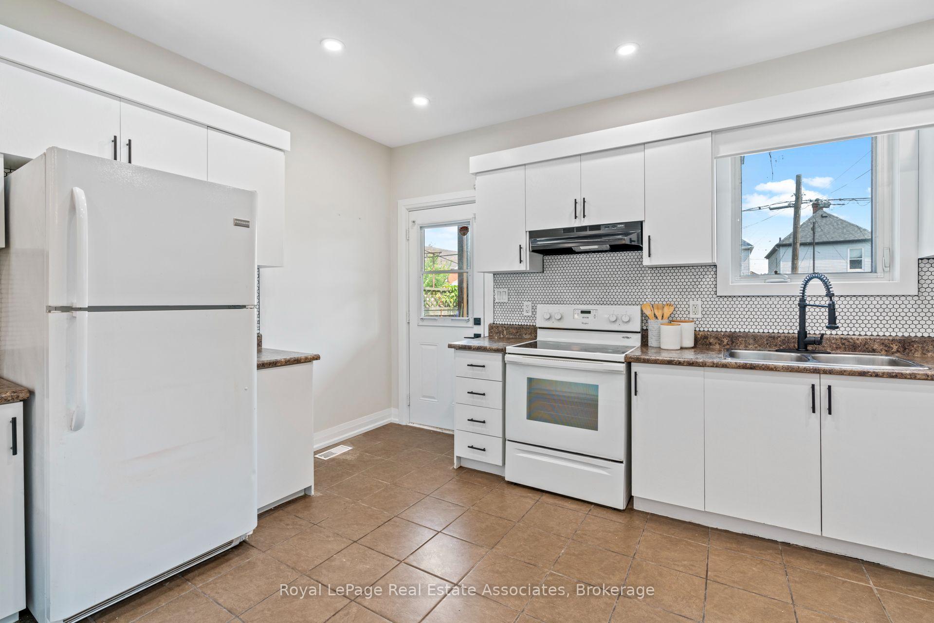 Photo 8 of Unit Upper, 23 Somerset Avenue, Hamilton, Stipley — HOMEH