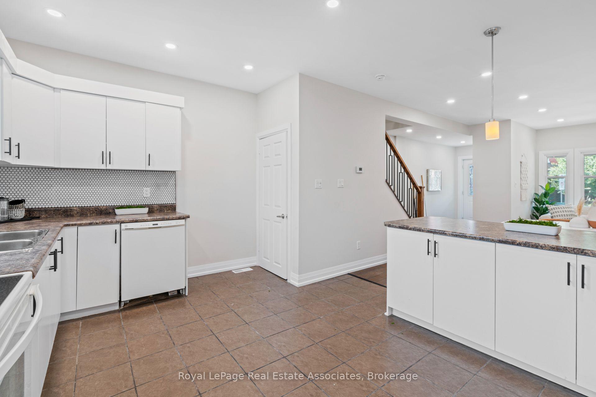 Photo 9 of Unit Upper, 23 Somerset Avenue, Hamilton, Stipley — HOMEH