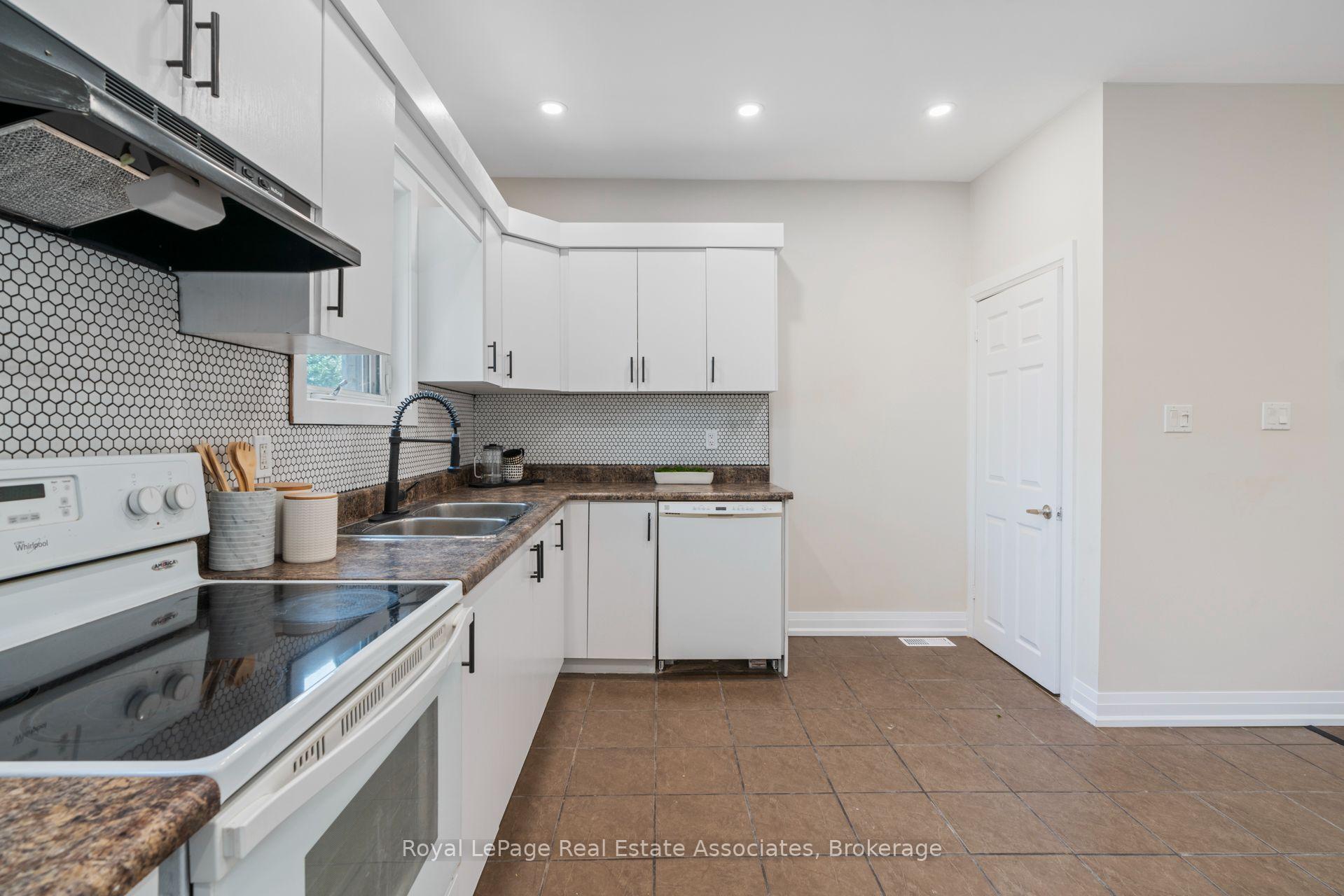 Photo 10 of Unit Upper, 23 Somerset Avenue, Hamilton, Stipley — HOMEH