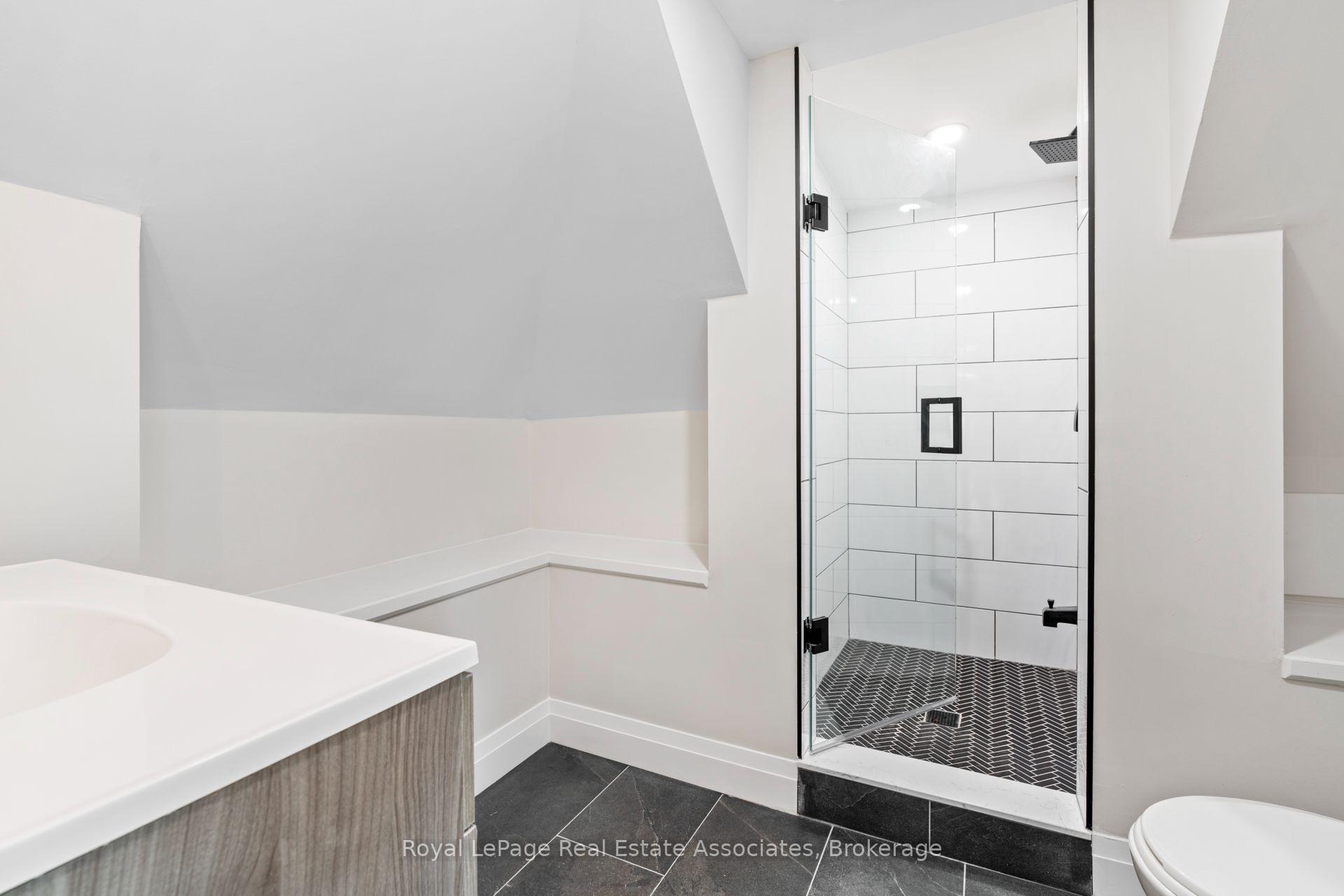 Photo 22 of Unit Upper, 23 Somerset Avenue, Hamilton, Stipley — HOMEH
