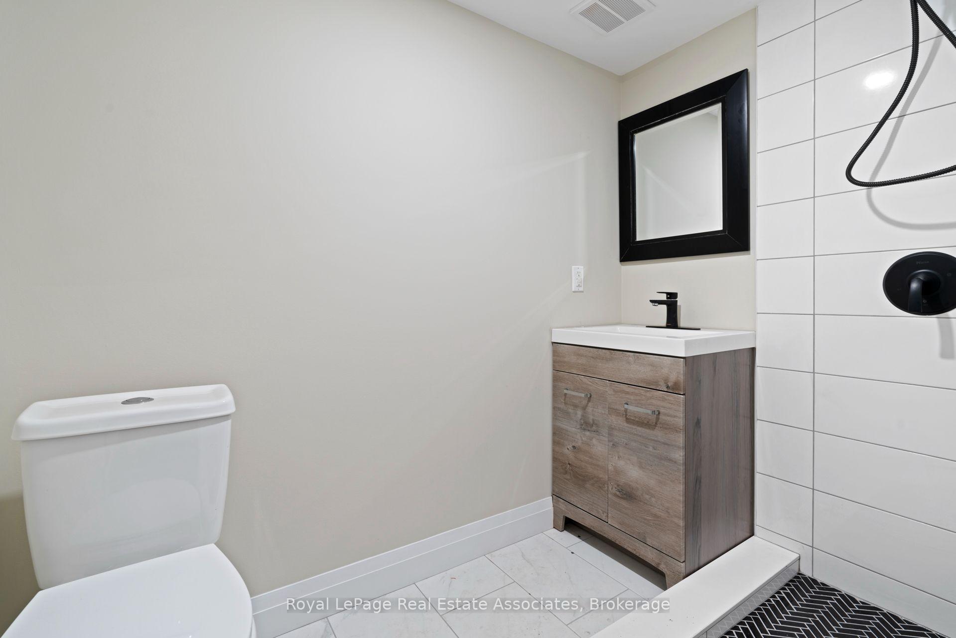 Photo 24 of Unit Upper, 23 Somerset Avenue, Hamilton, Stipley — HOMEH