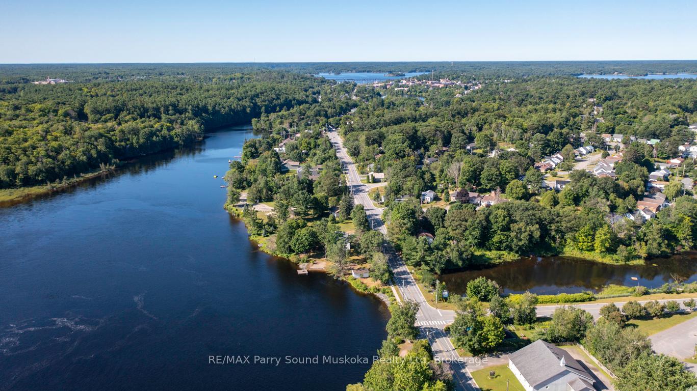 Photo 5 of 149 William Street, Parry Sound — HOMEH