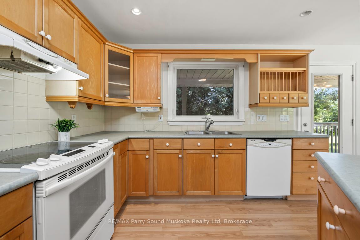 Photo 14 of 149 William Street, Parry Sound — HOMEH