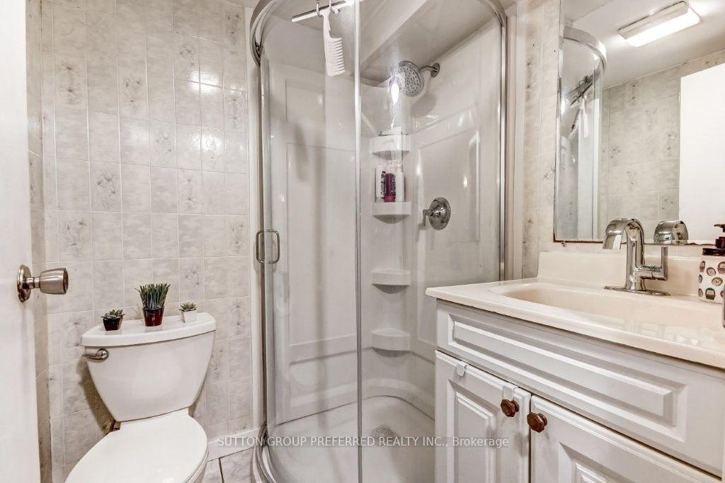 Photo 17 of 39 Metcalfe Crescent, London, South Y — HOMEH