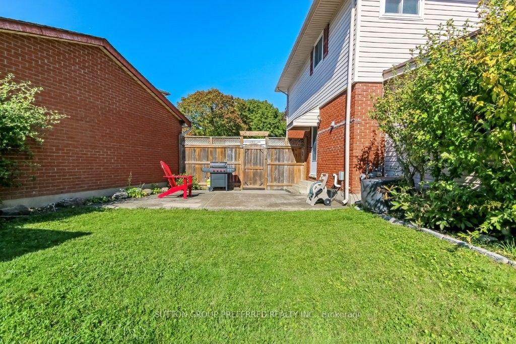 Photo 21 of 39 Metcalfe Crescent, London, South Y — HOMEH