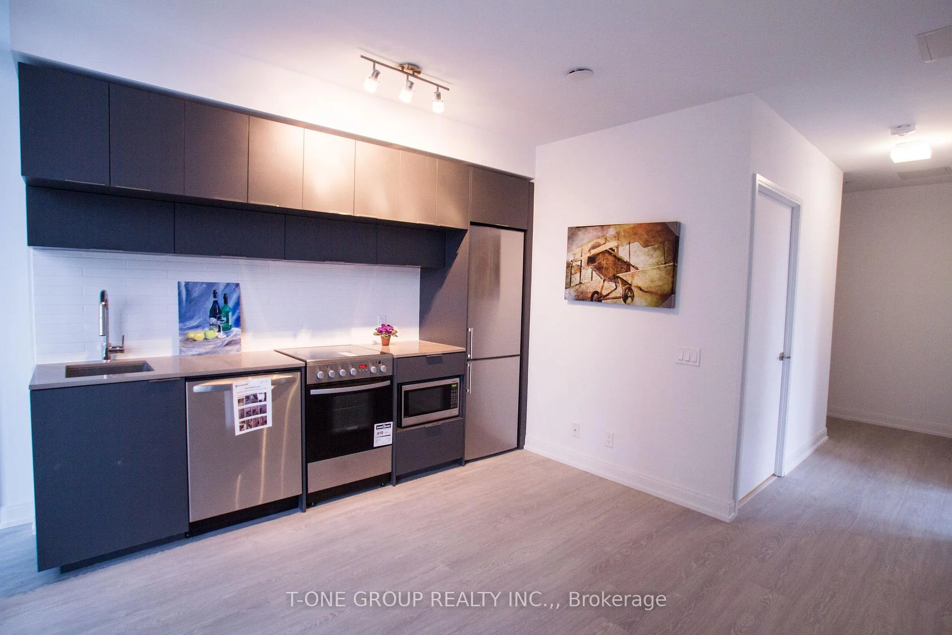 Photo 3 of Unit 505, 181 Dundas Street E, Toronto, Moss Park — HOMEH