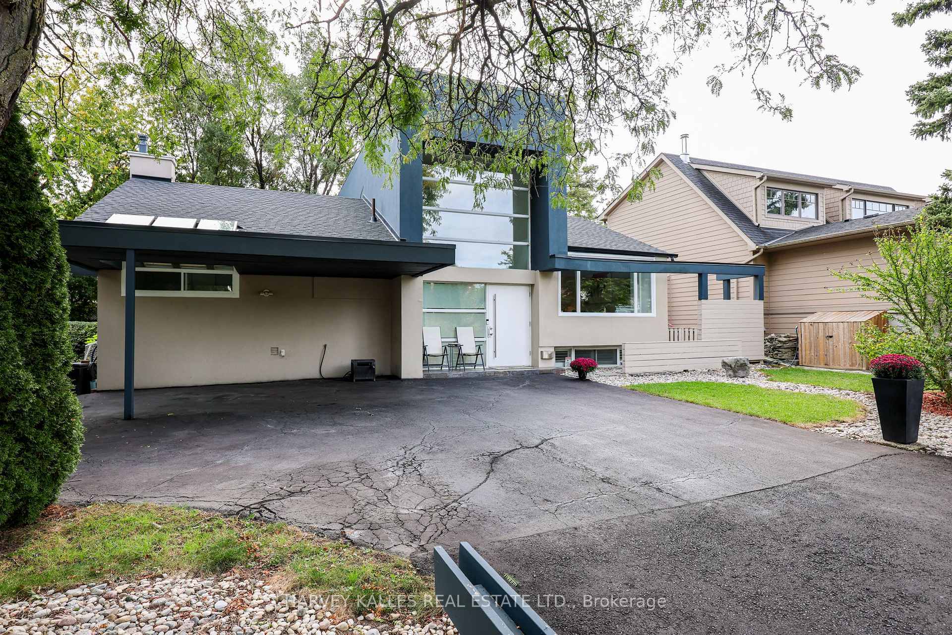 Photo 5 of 90 Berkinshaw Crescent, North York, Banbury-Don Mills — HOMEH