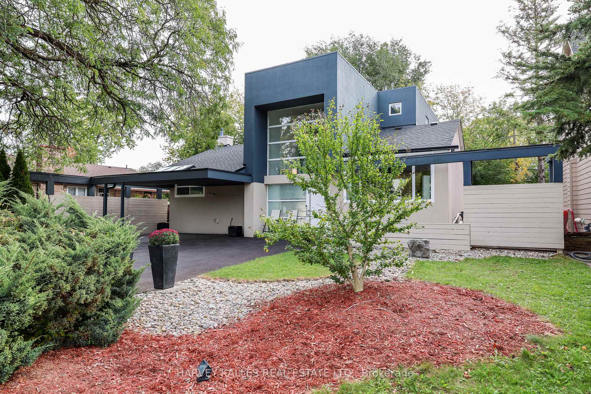 Photo 2 of 90 Berkinshaw Crescent, North York, Banbury-Don Mills — HOMEH
