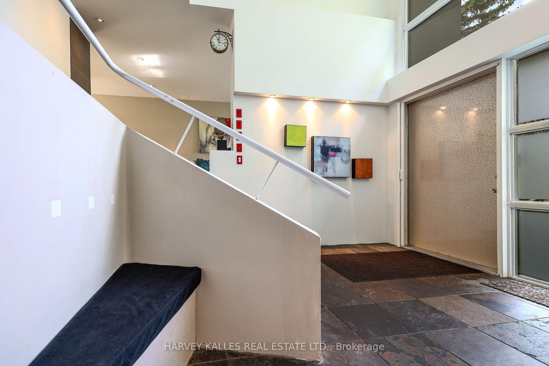 Photo 7 of 90 Berkinshaw Crescent, North York, Banbury-Don Mills — HOMEH