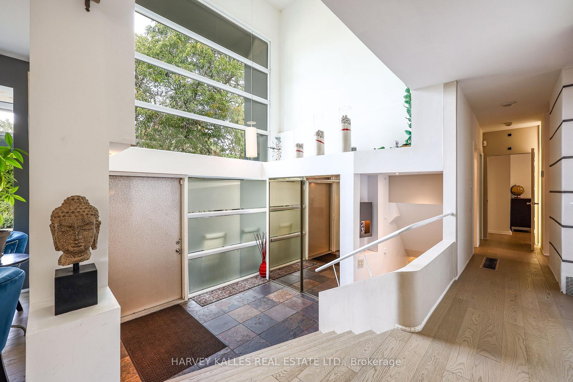 Photo 8 of 90 Berkinshaw Crescent, North York, Banbury-Don Mills — HOMEH