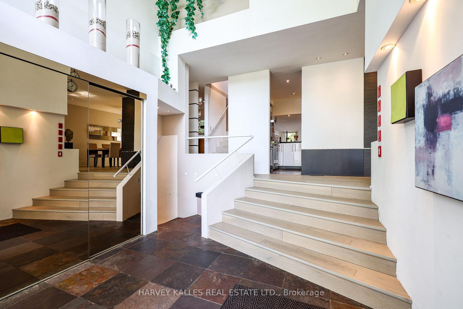 Photo 9 of 90 Berkinshaw Crescent, North York, Banbury-Don Mills — HOMEH