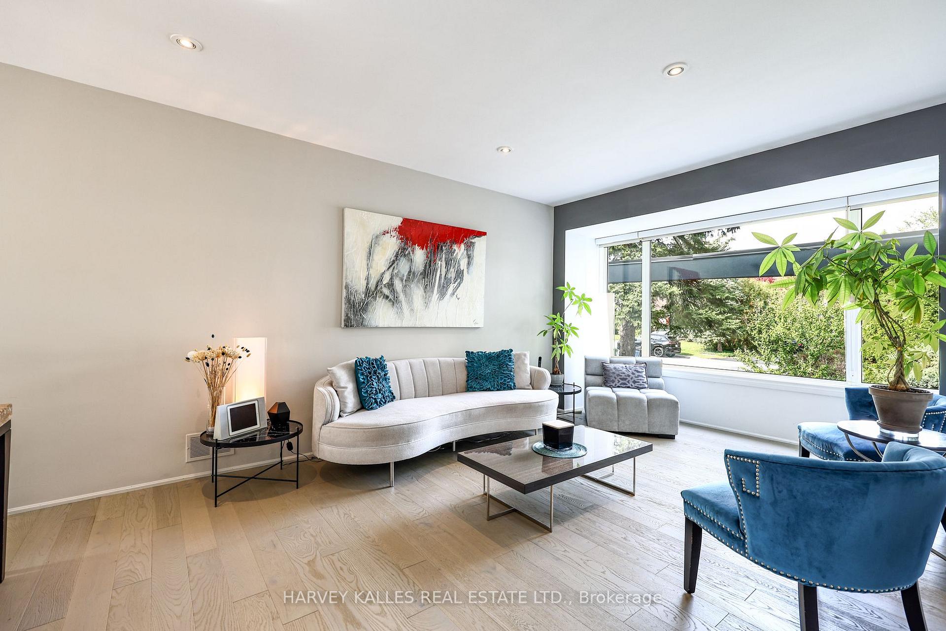 Photo 13 of 90 Berkinshaw Crescent, North York, Banbury-Don Mills — HOMEH