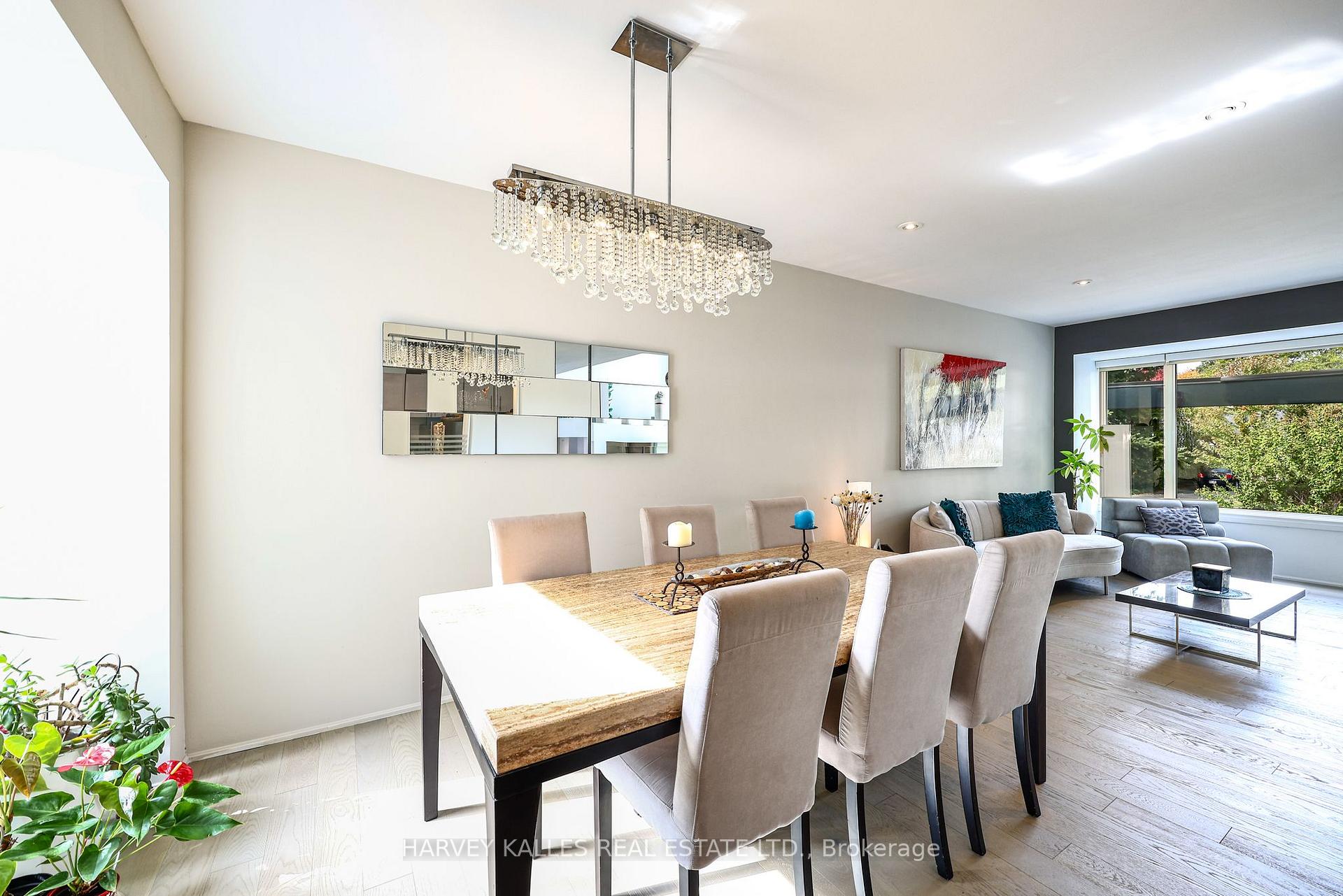 Photo 19 of 90 Berkinshaw Crescent, North York, Banbury-Don Mills — HOMEH