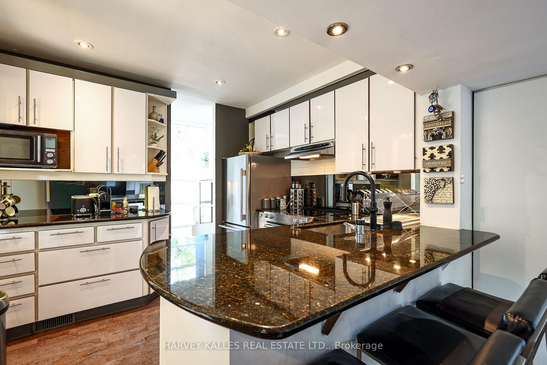 Photo 22 of 90 Berkinshaw Crescent, North York, Banbury-Don Mills — HOMEH