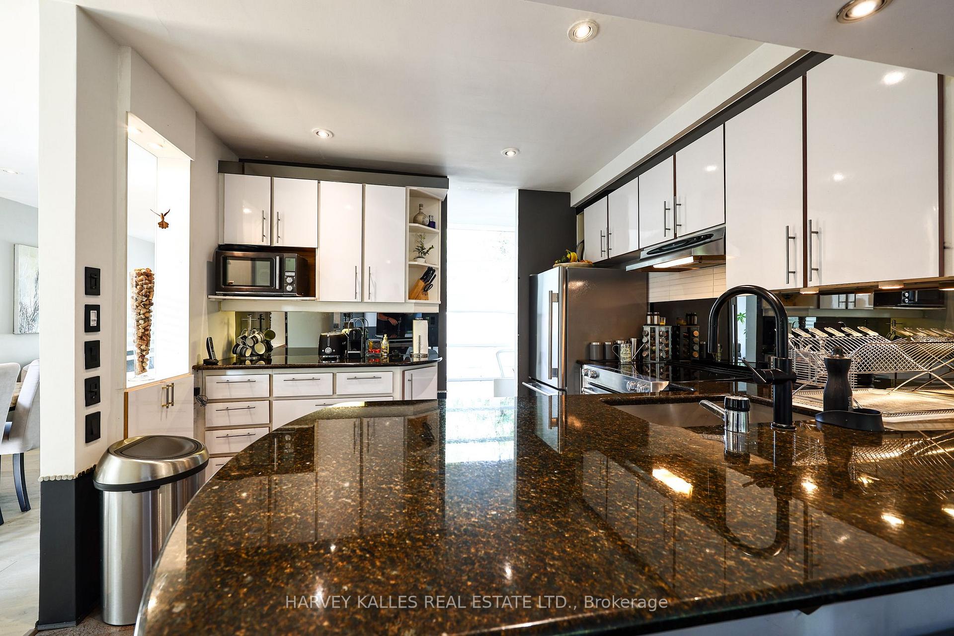 Photo 23 of 90 Berkinshaw Crescent, North York, Banbury-Don Mills — HOMEH