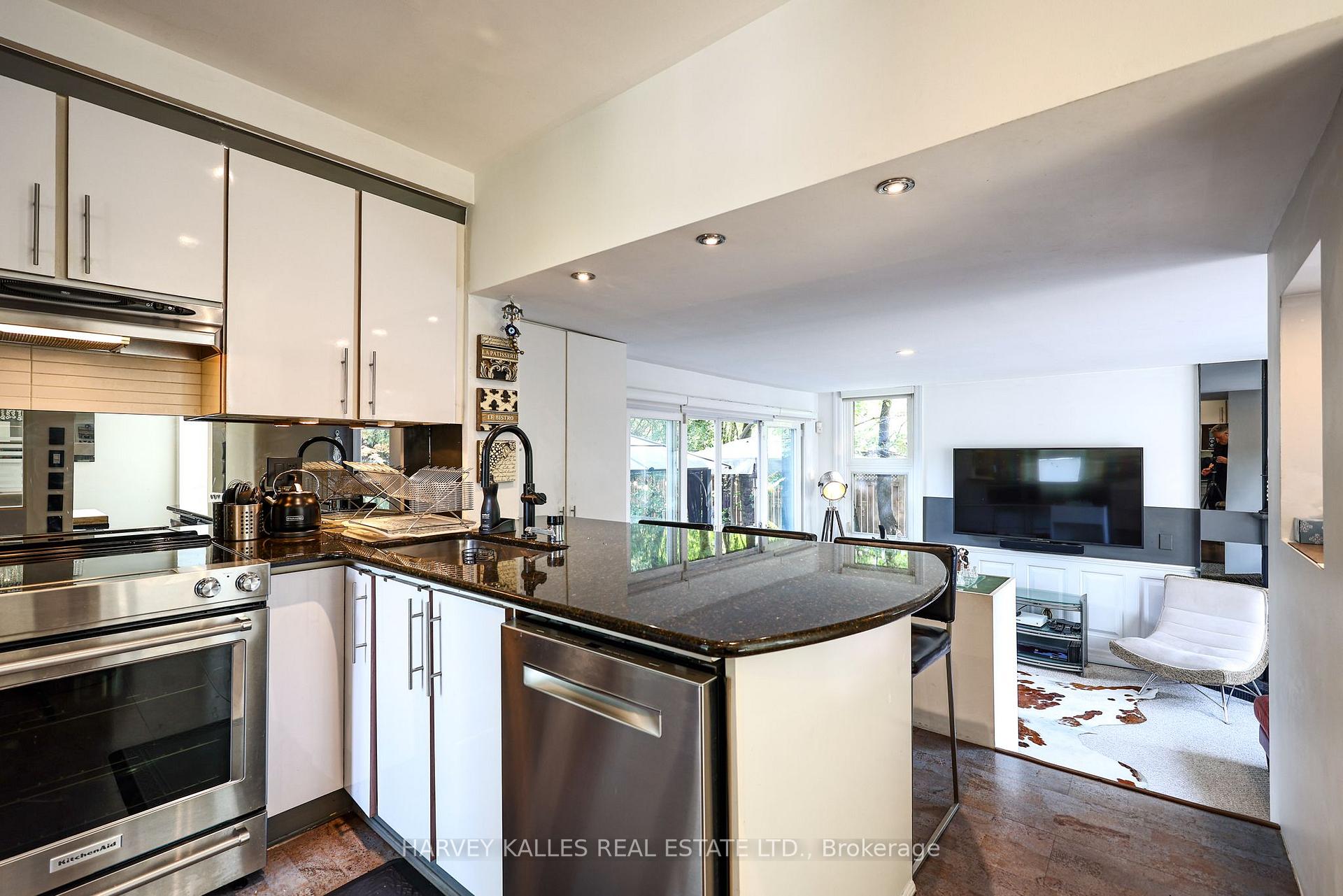 Photo 25 of 90 Berkinshaw Crescent, North York, Banbury-Don Mills — HOMEH