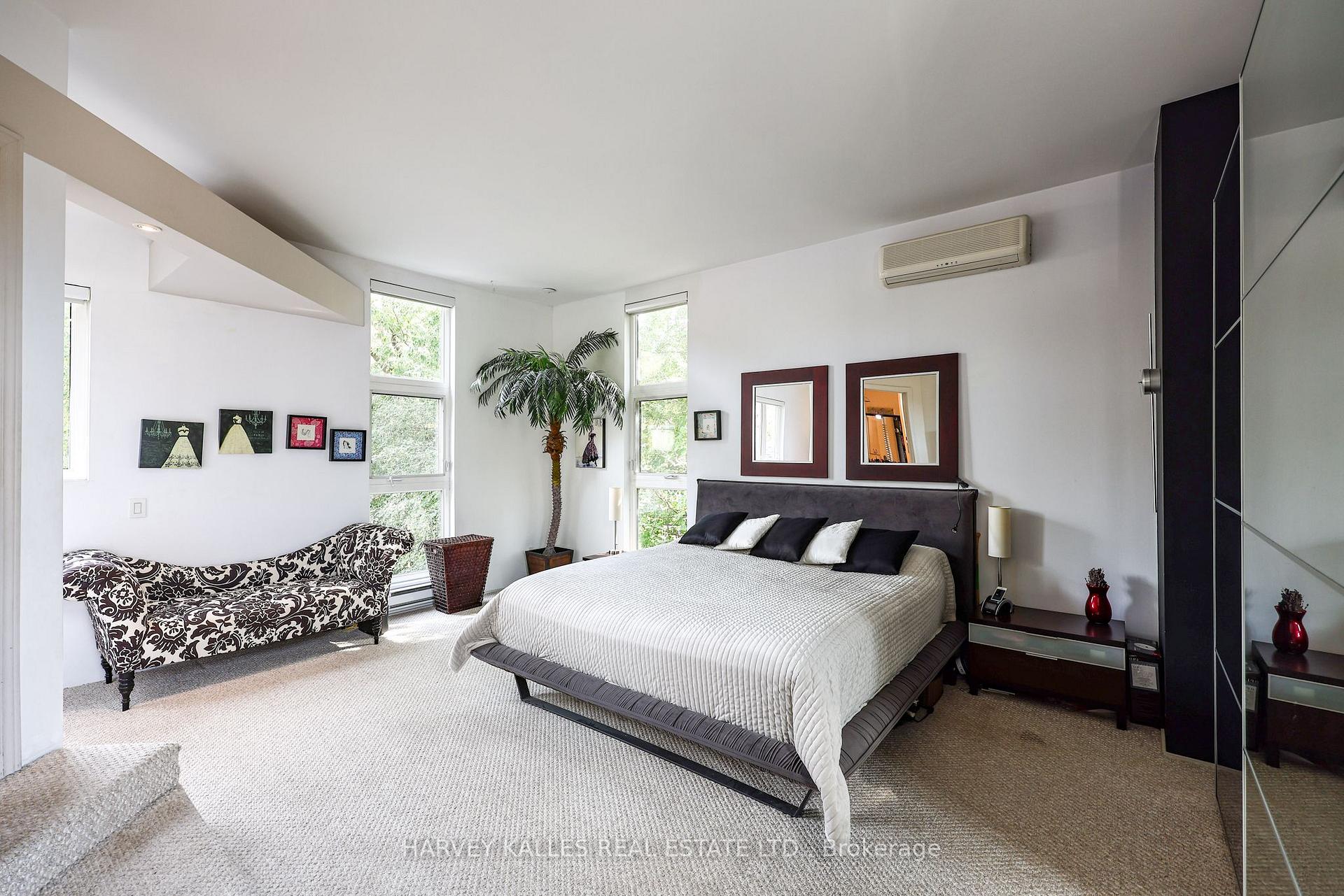 Photo 28 of 90 Berkinshaw Crescent, North York, Banbury-Don Mills — HOMEH