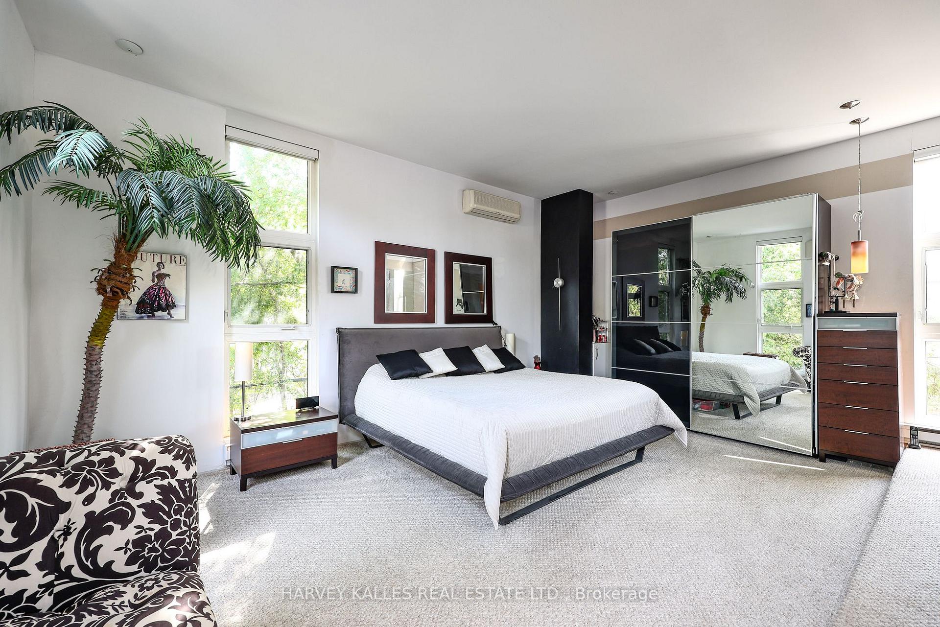 Photo 29 of 90 Berkinshaw Crescent, North York, Banbury-Don Mills — HOMEH
