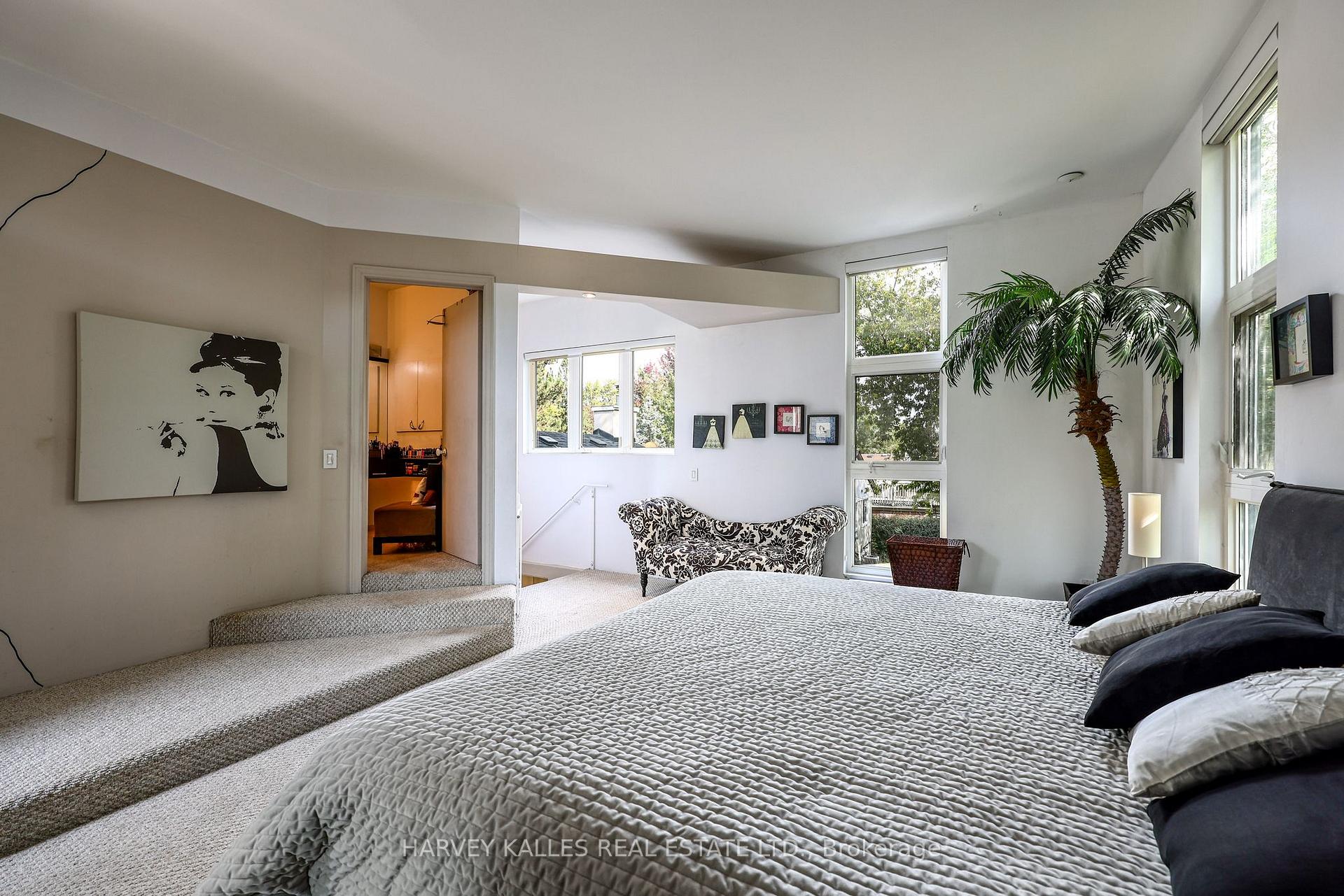 Photo 34 of 90 Berkinshaw Crescent, North York, Banbury-Don Mills — HOMEH