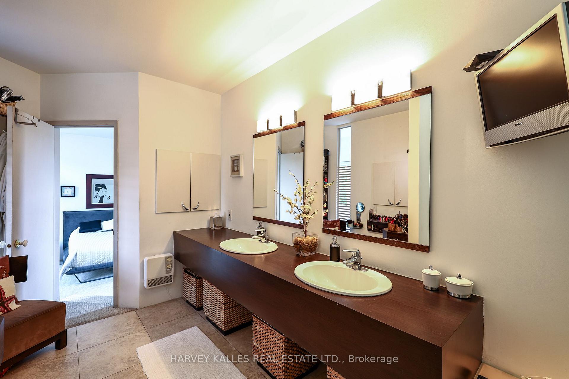 Photo 35 of 90 Berkinshaw Crescent, North York, Banbury-Don Mills — HOMEH