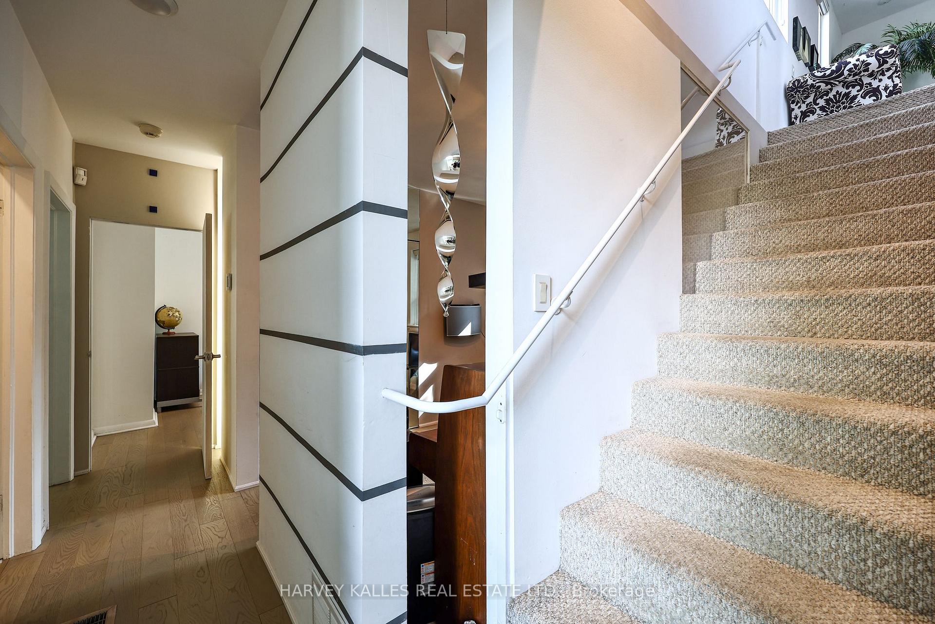 Photo 36 of 90 Berkinshaw Crescent, North York, Banbury-Don Mills — HOMEH