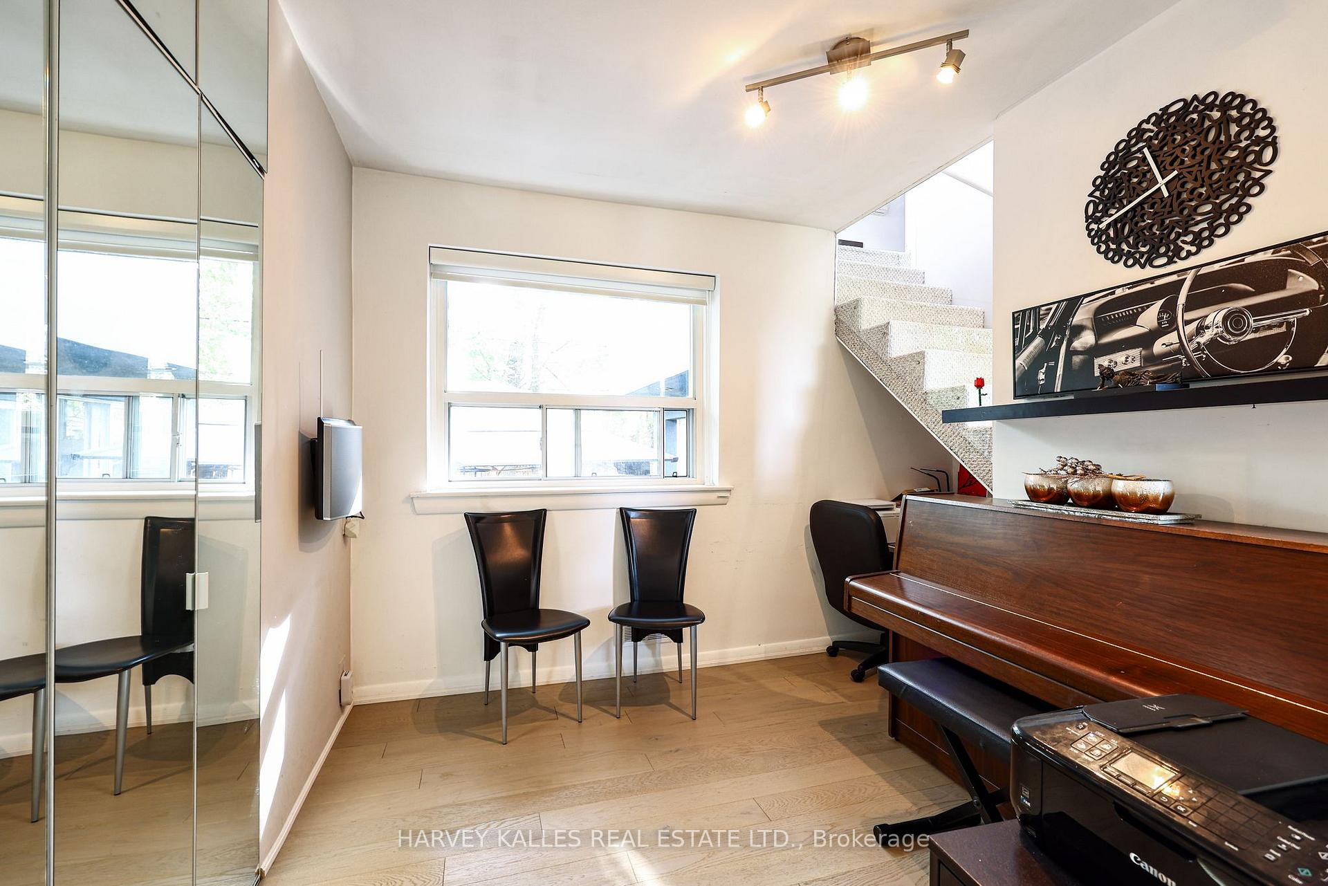 Photo 43 of 90 Berkinshaw Crescent, North York, Banbury-Don Mills — HOMEH