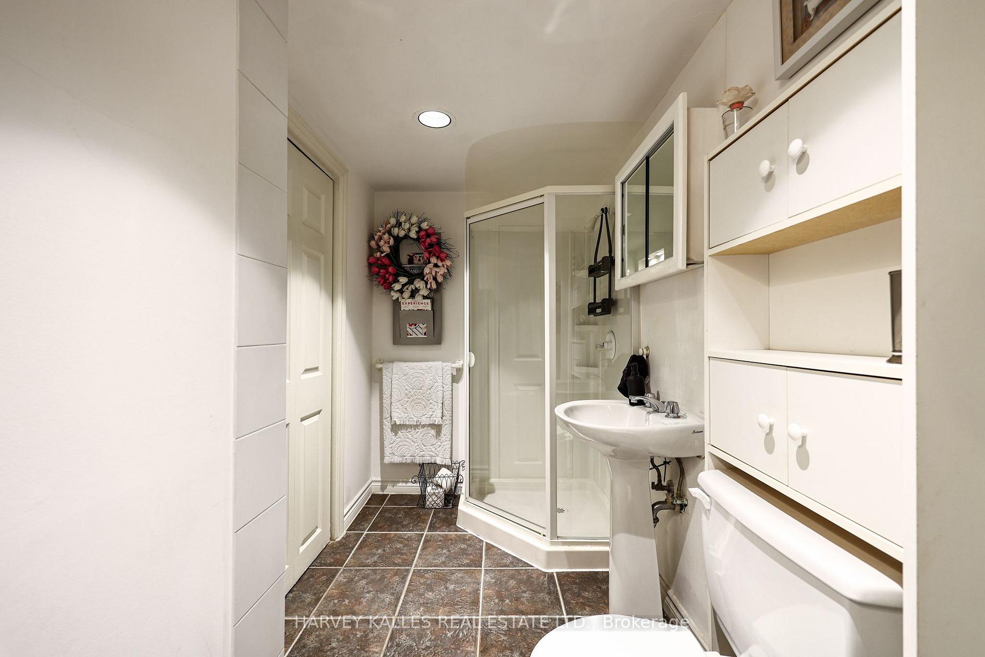 Photo 47 of 90 Berkinshaw Crescent, North York, Banbury-Don Mills — HOMEH