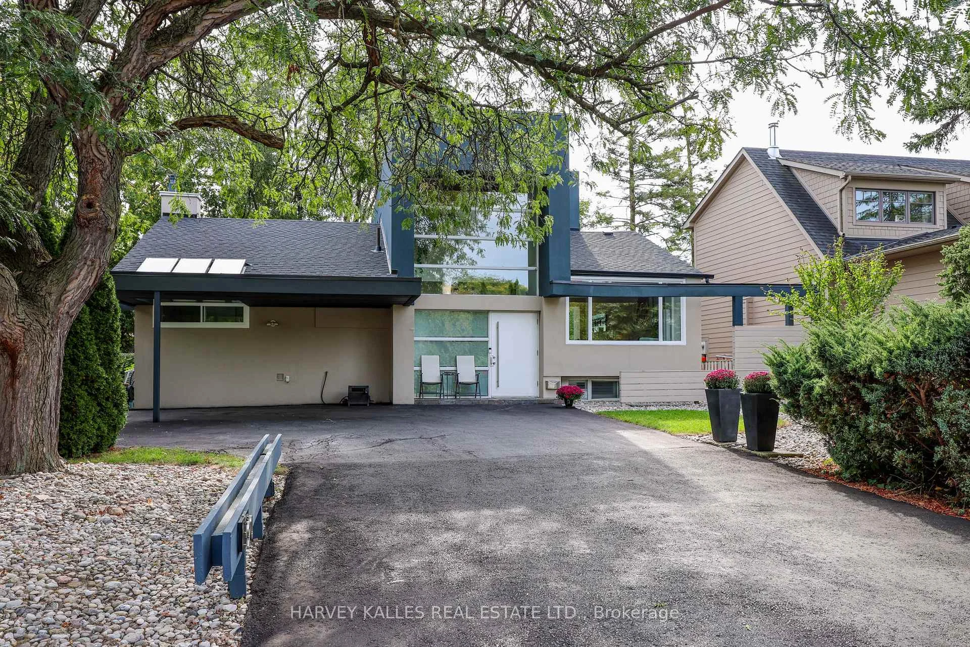 Photo 3 of 90 Berkinshaw Crescent, North York, Banbury-Don Mills — HOMEH