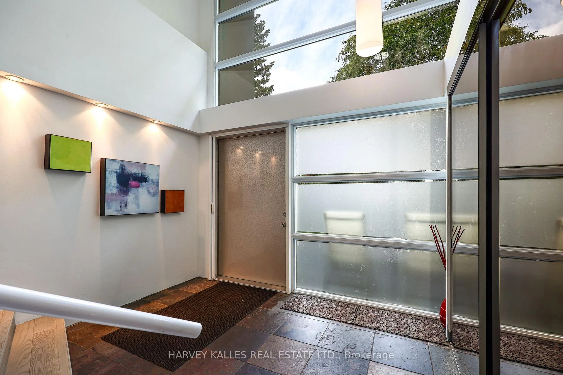 Photo 14 of 90 Berkinshaw Crescent, North York, Banbury-Don Mills — HOMEH