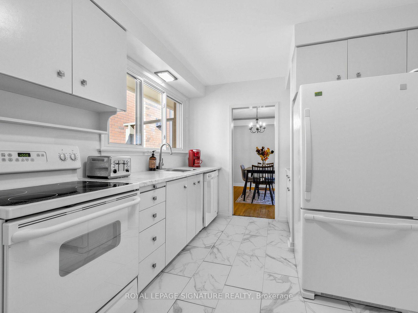 Photo 15 of 165 Wedgewood Drive, North York, Newtonbrook East — HOMEH