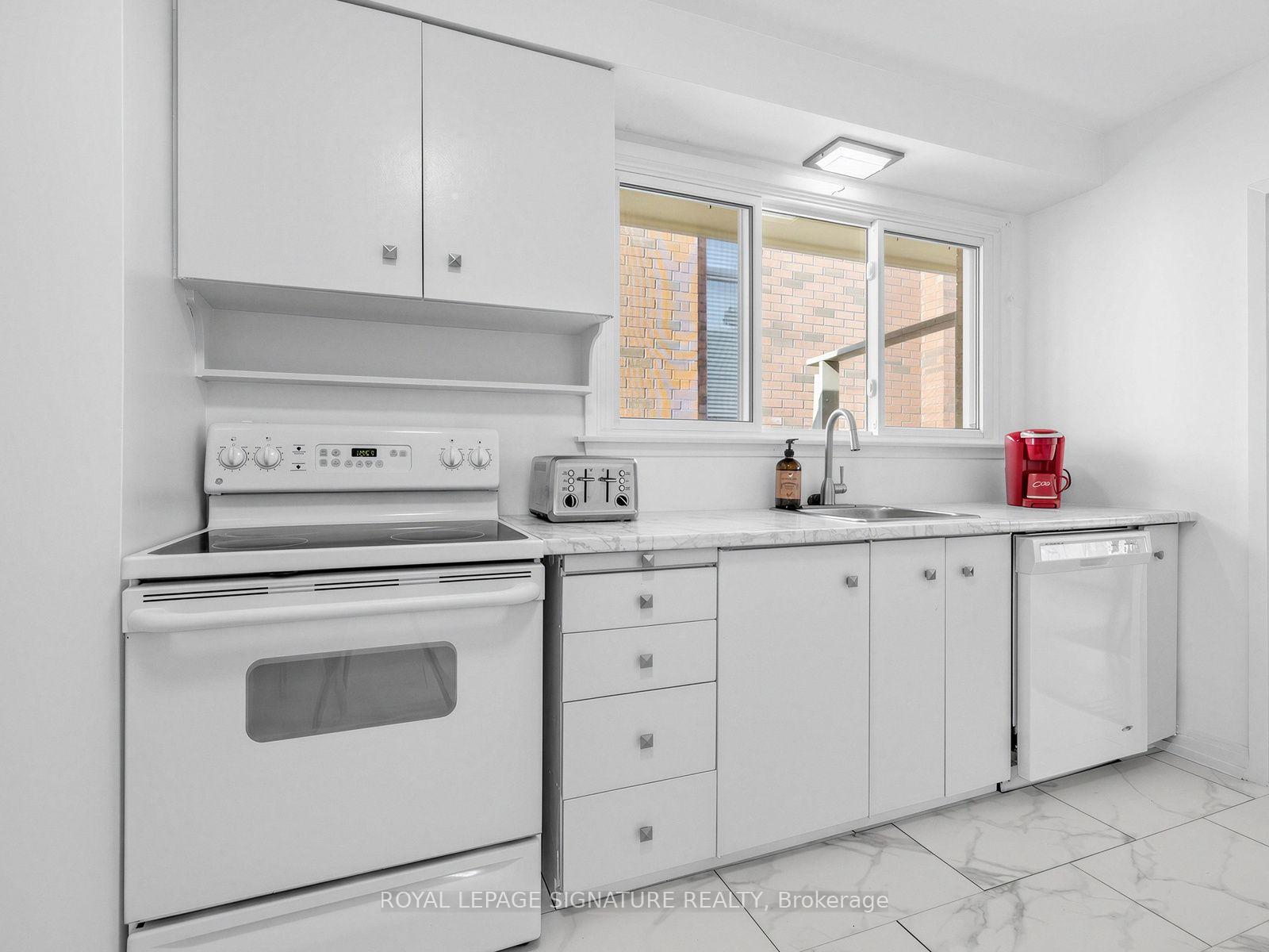 Photo 17 of 165 Wedgewood Drive, North York, Newtonbrook East — HOMEH