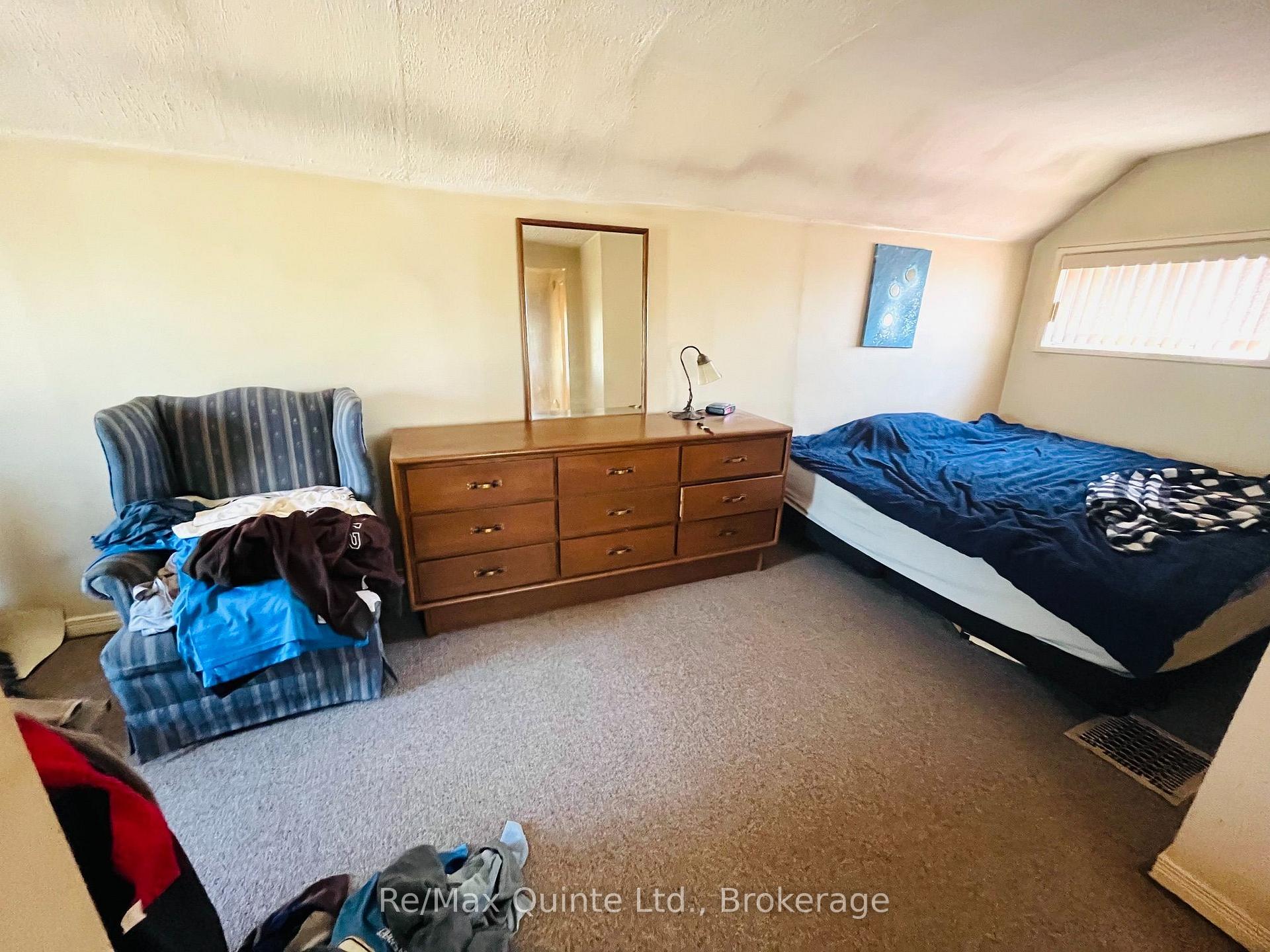 Photo 7 of 92 Foster Avenue S, Belleville, Belleville Ward — HOMEH