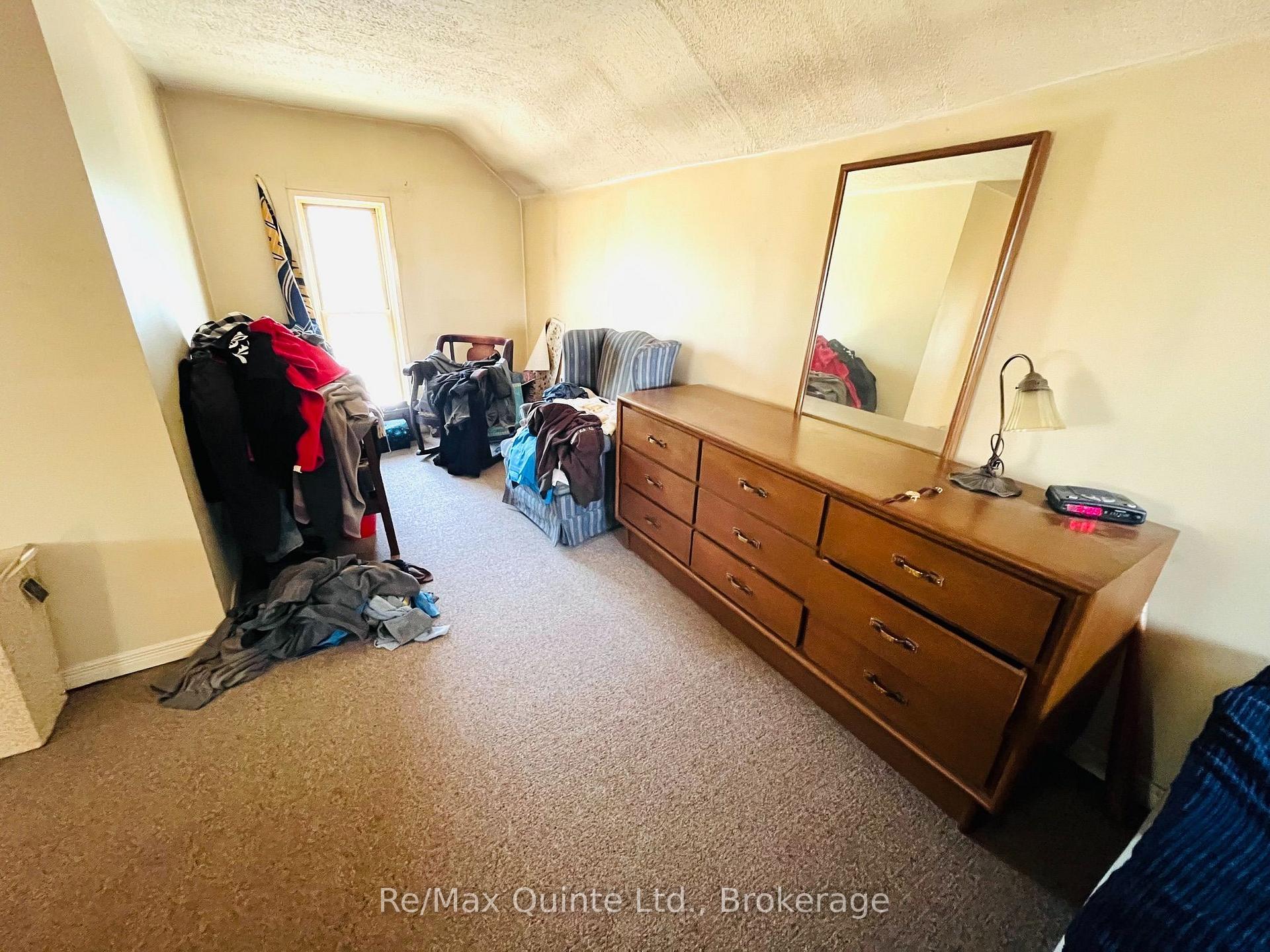 Photo 8 of 92 Foster Avenue S, Belleville, Belleville Ward — HOMEH