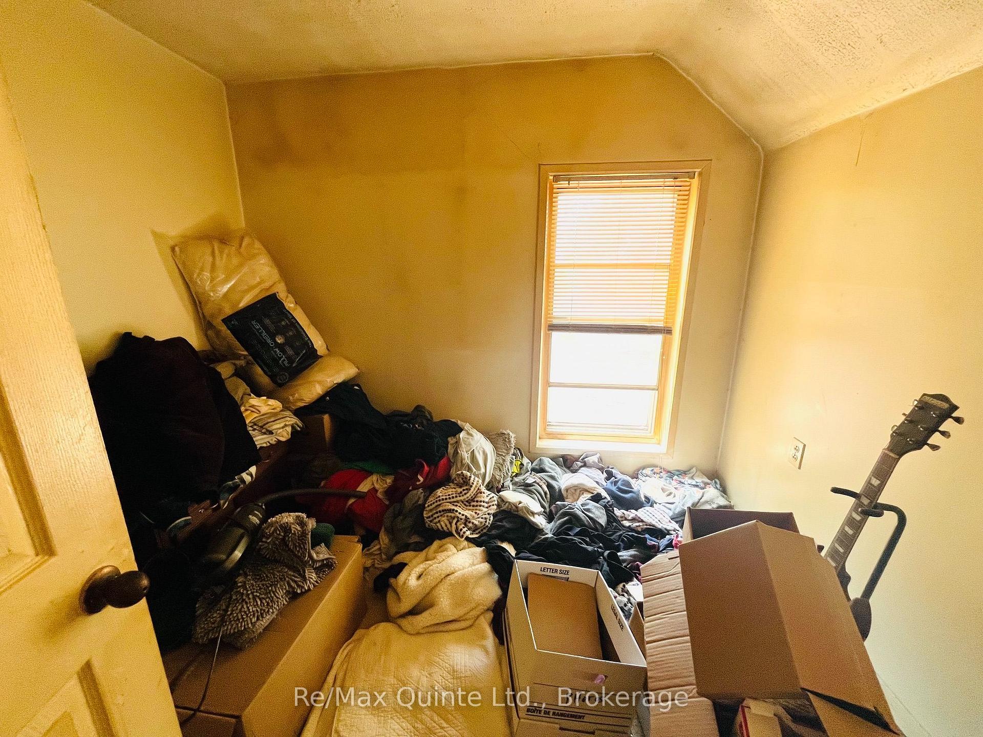 Photo 9 of 92 Foster Avenue S, Belleville, Belleville Ward — HOMEH