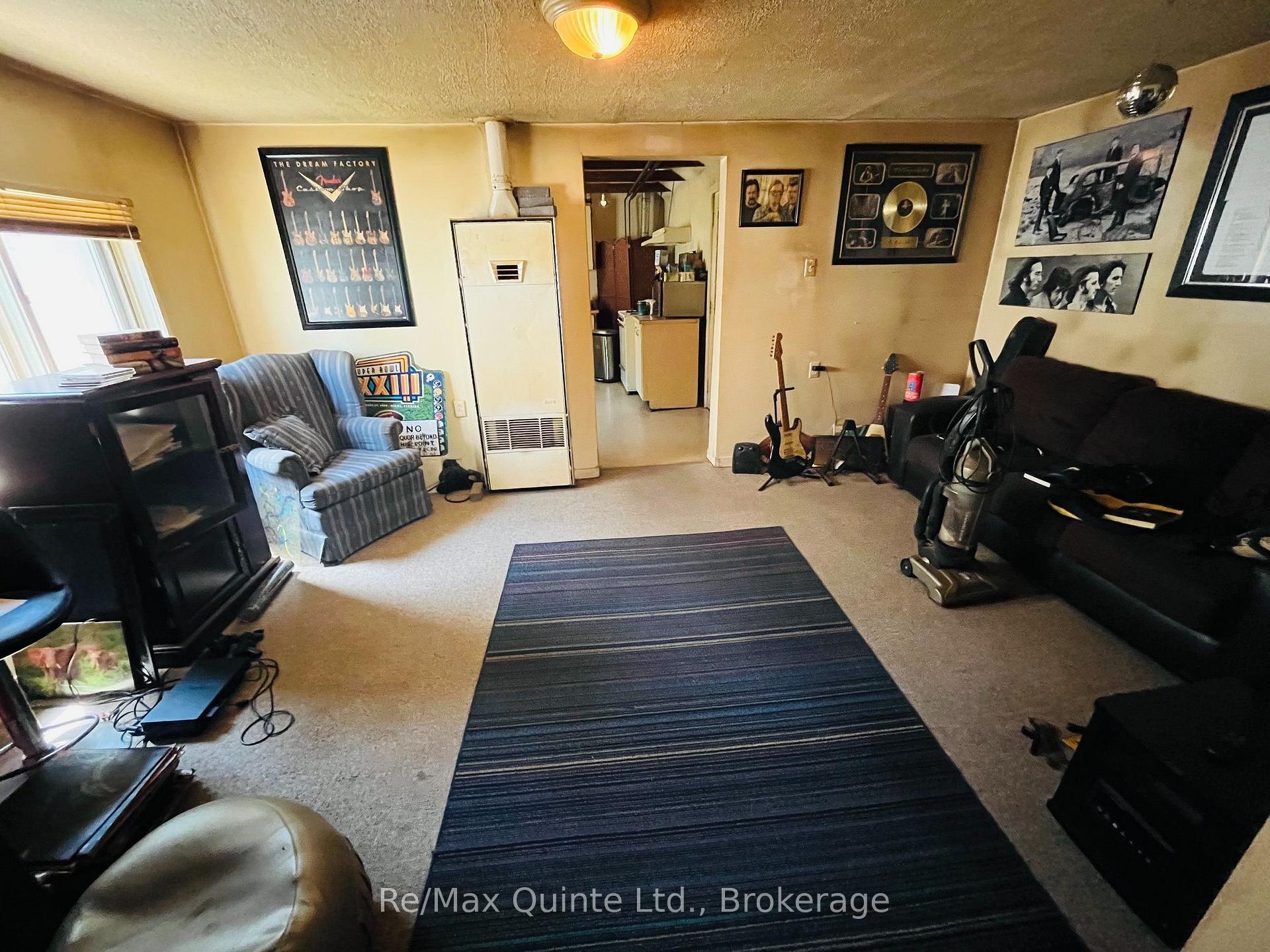 Photo 10 of 92 Foster Avenue S, Belleville, Belleville Ward — HOMEH