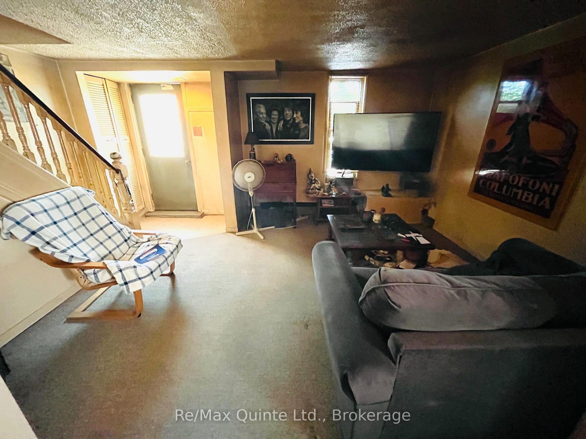 Photo 11 of 92 Foster Avenue S, Belleville, Belleville Ward — HOMEH
